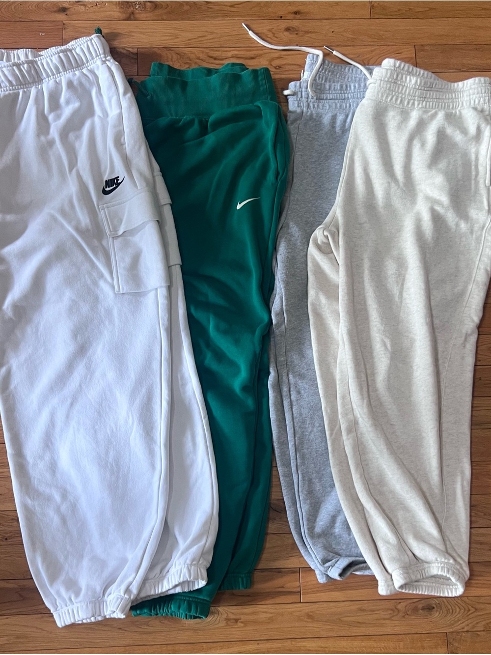 Lot of 4- includes 2 pair Nike and 2 pair Aeropostale.